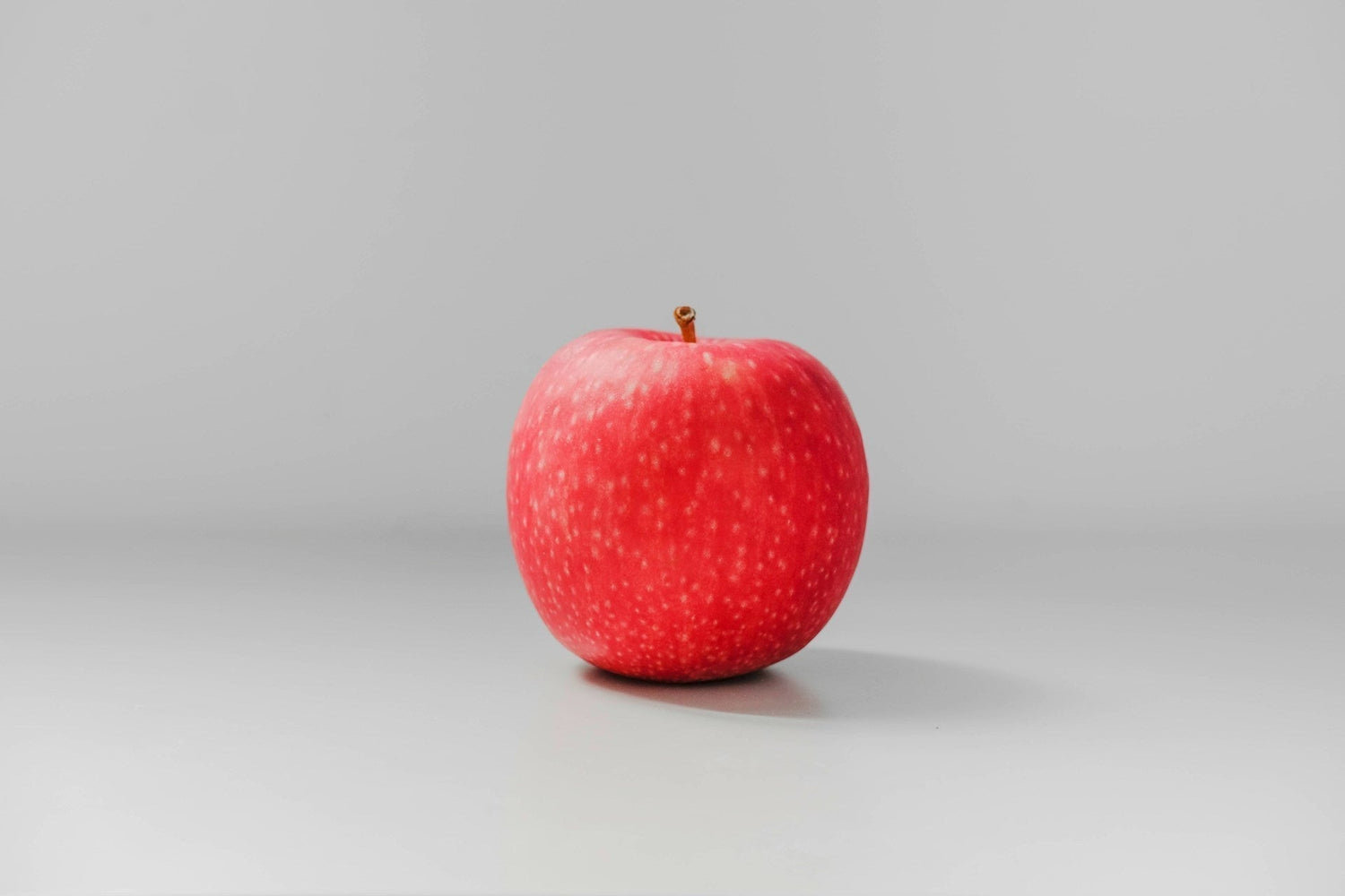 How Long Do Apples Last in the Fridge? Storage Guide, Spoilage Signs & Composting Tips
